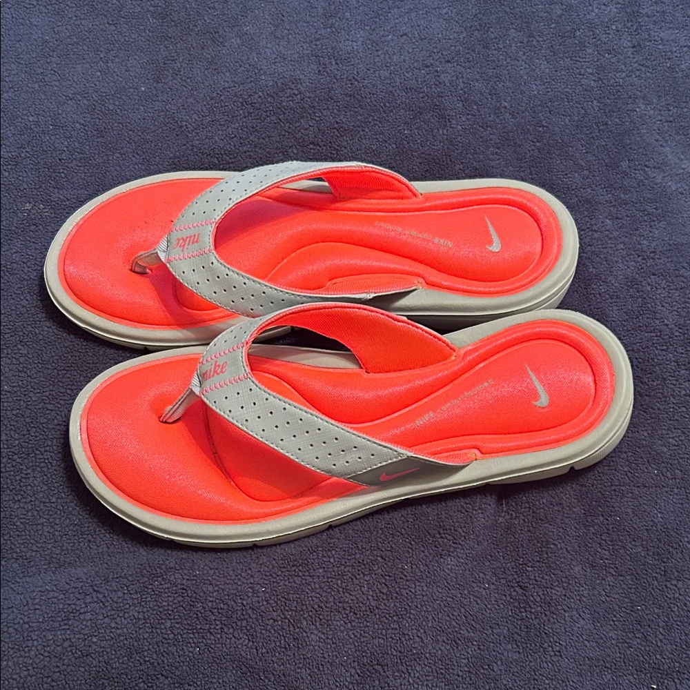 Nike Women's Vibrant Hot pink and Gray Sandals